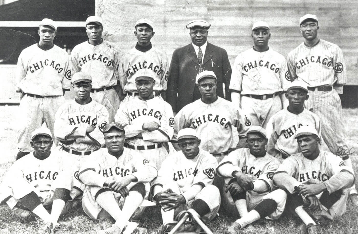 black and white image of the 1918 chicago american giants baseball team