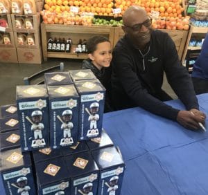 WILLIE WILSON MONARCHS LEGACY BOBBLE AT KC AREA HY-VEE STORES