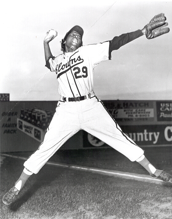 Black and White image of Toni Stone throwing the ball